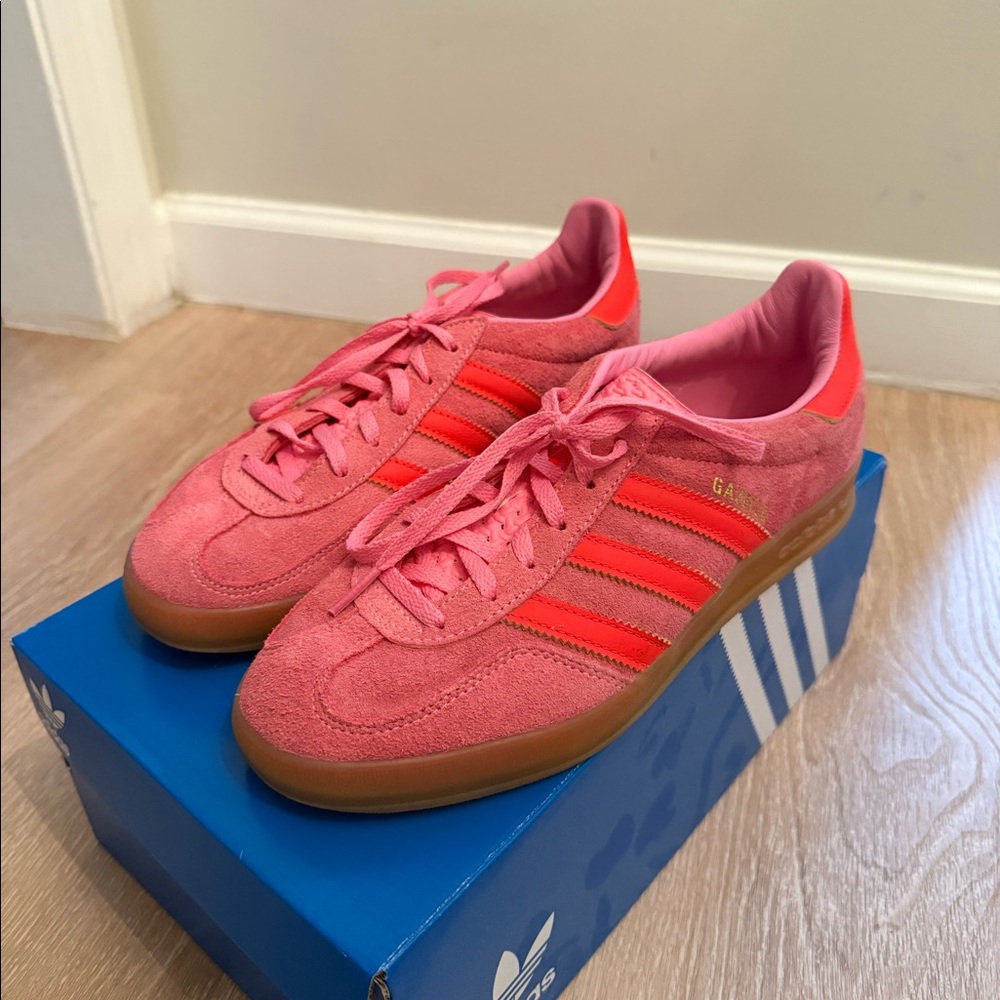 Adidas Gazelle women’s 8.5 Beam Pink/Solar Red